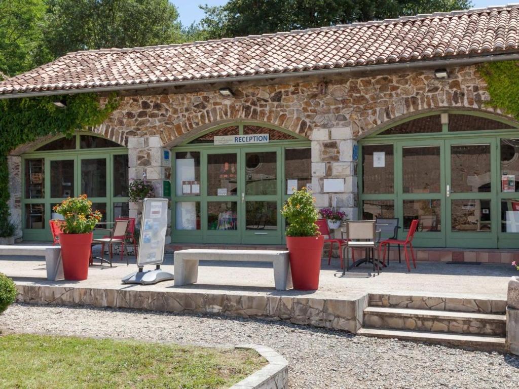 Camping Les Gorges Du Chambon Hotel Eymouthiers  Bagian luar foto