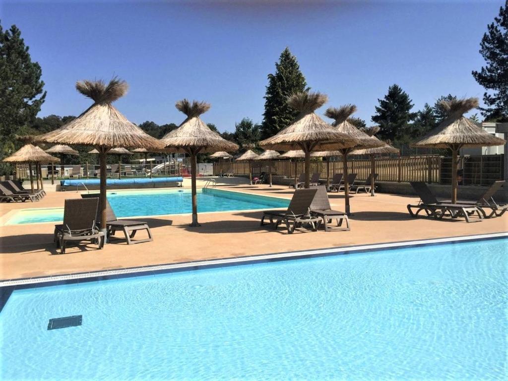 Camping Les Gorges Du Chambon Hotel Eymouthiers  Bagian luar foto