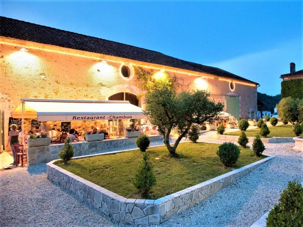 Camping Les Gorges Du Chambon Hotel Eymouthiers  Bagian luar foto