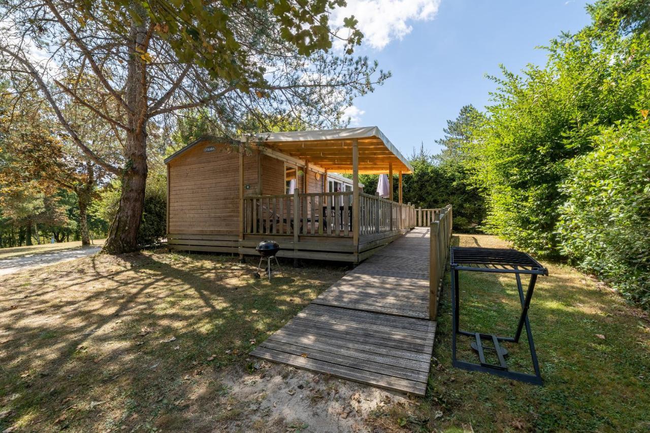 Camping Les Gorges Du Chambon Hotel Eymouthiers  Bagian luar foto
