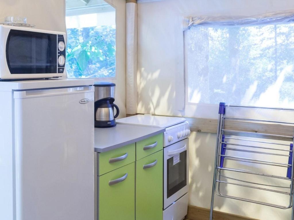 Camping Les Gorges Du Chambon Hotel Eymouthiers  Bagian luar foto
