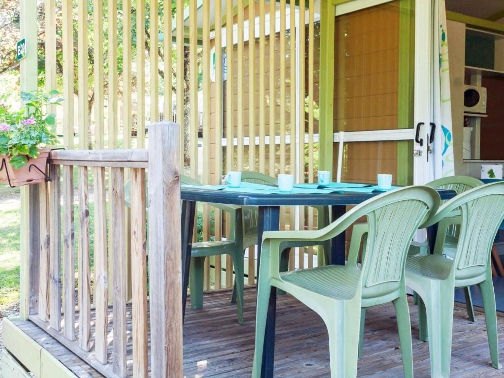 Camping Les Gorges Du Chambon Hotel Eymouthiers  Bagian luar foto