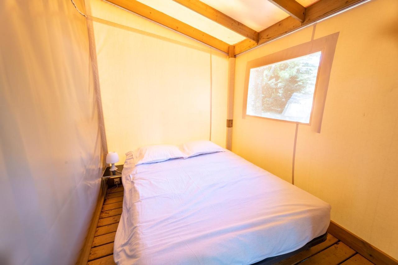 Camping Les Gorges Du Chambon Hotel Eymouthiers  Bagian luar foto